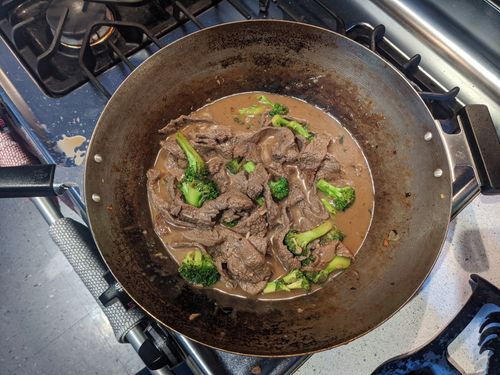 Broccoli and beef with sauce